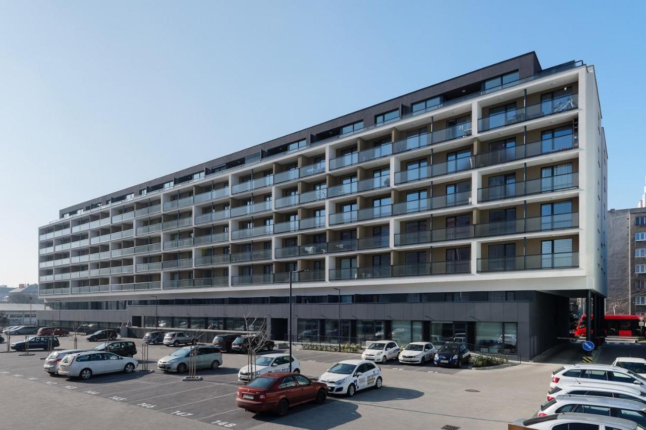 Central Point By Zoom Apartments Bratislava Luaran gambar